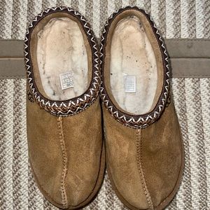 size 8 Tasman ugg slippers, worn in but great price, size 8, condition as shown